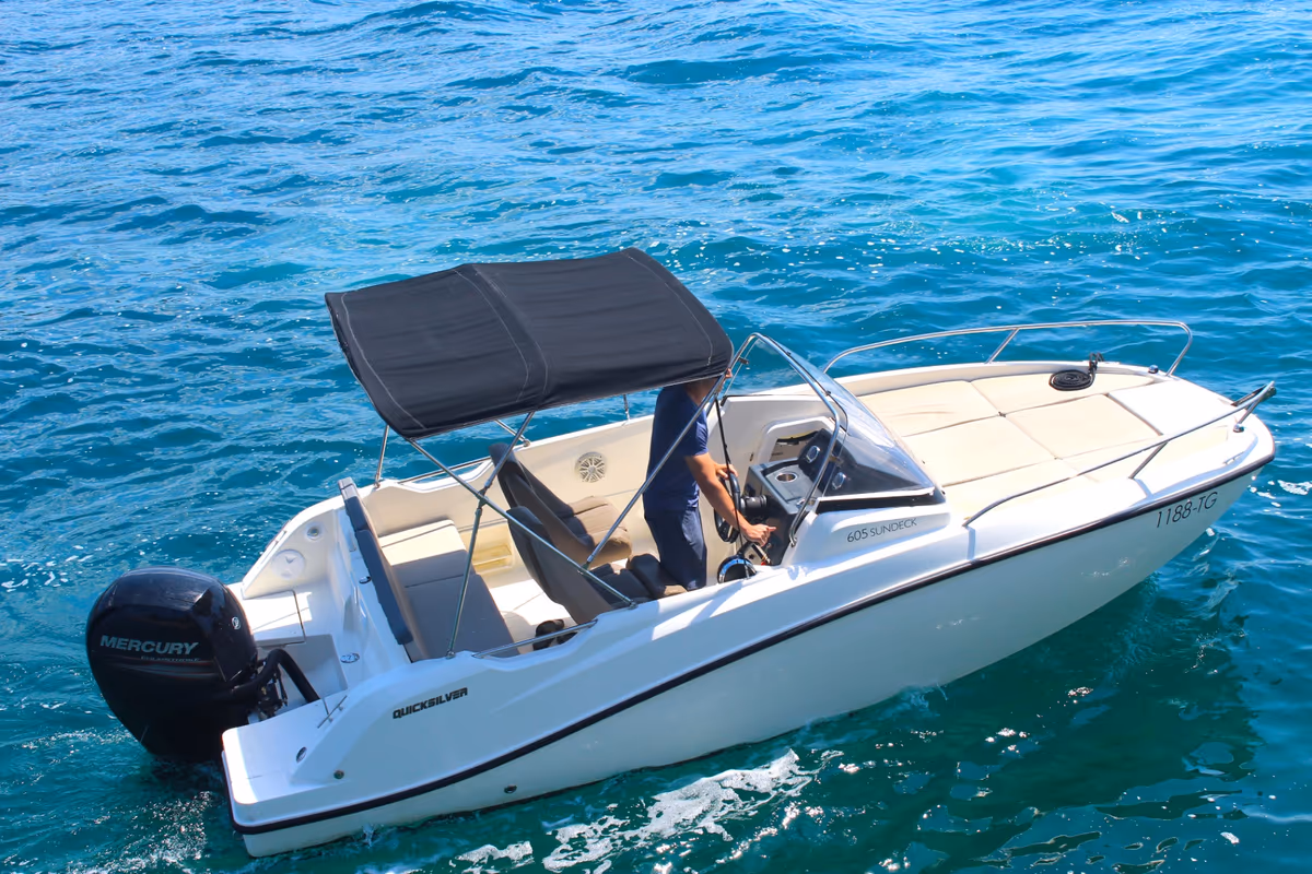 Quicksilver 605 Sundeck luxury motor yacht